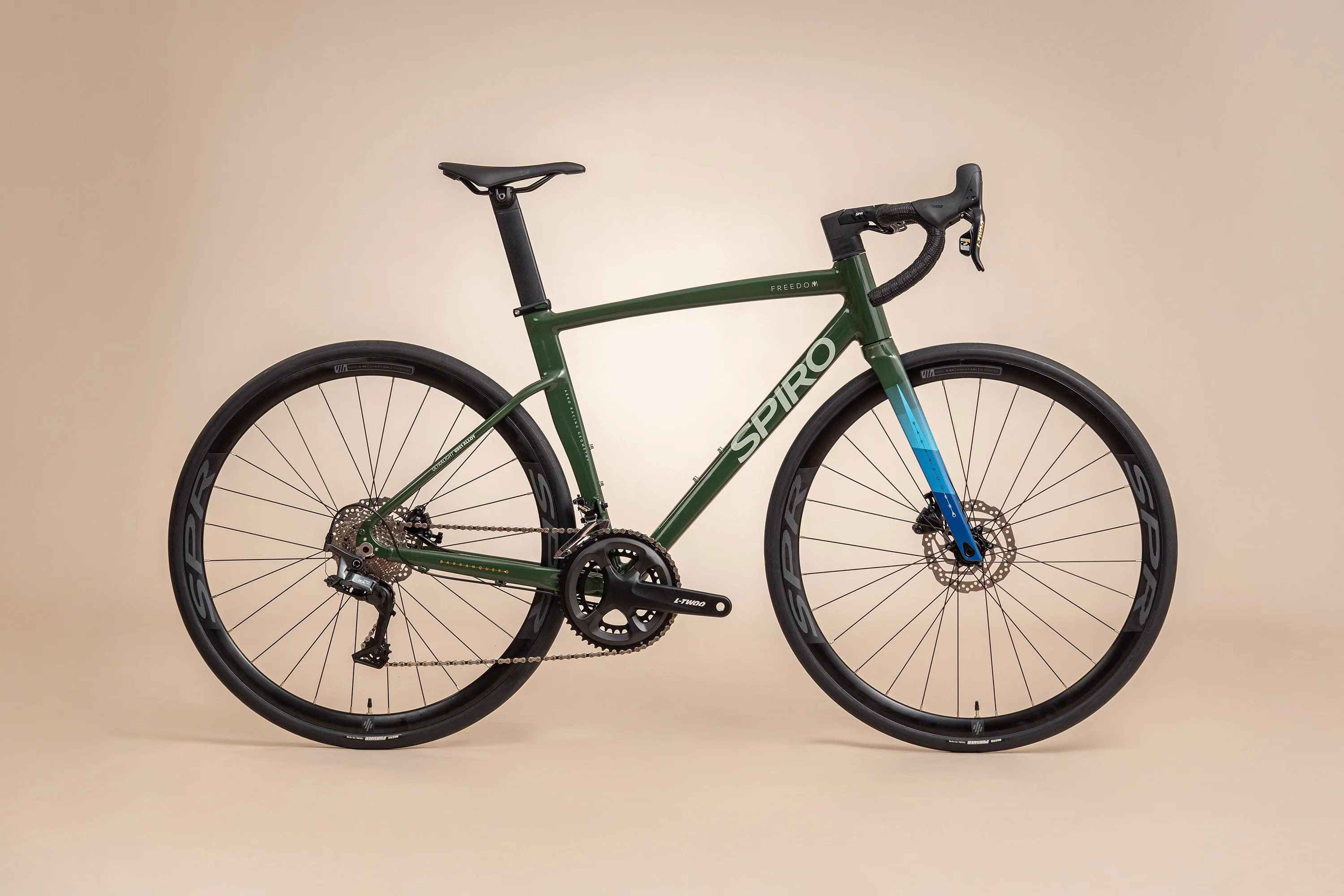 Bicicleta de ruta FREEDOM en aluminio con tenedor en carbono y LTWOO RX de 2x12 vel.