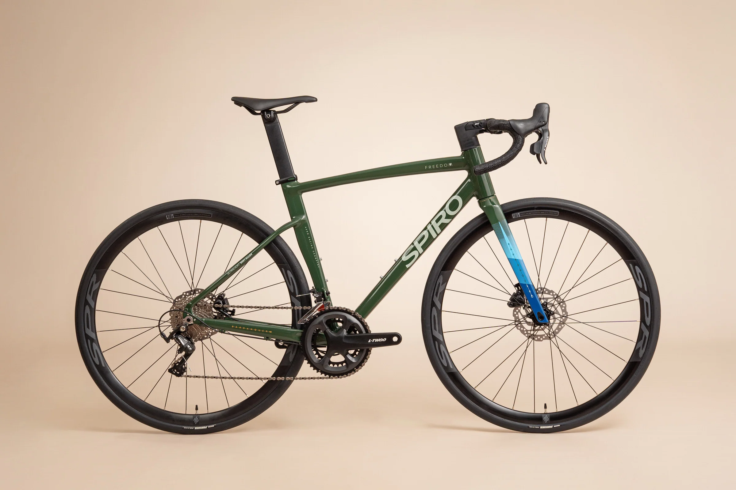 Bicicleta de ruta FREEDOM en aluminio con tenedor en carbono de 2x10 vel.
