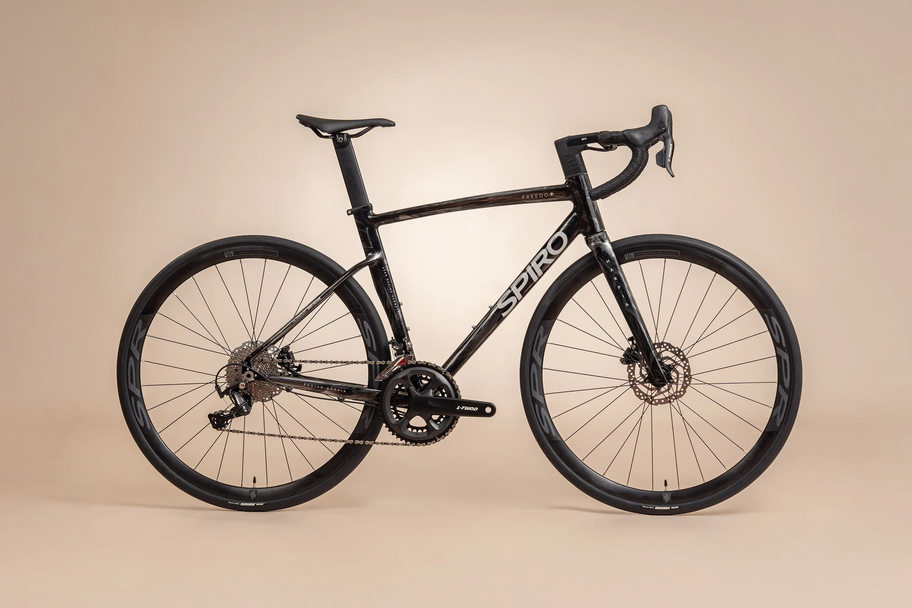 Bicicleta de ruta FREEDOM en aluminio con tenedor en carbono de 2x10 vel.