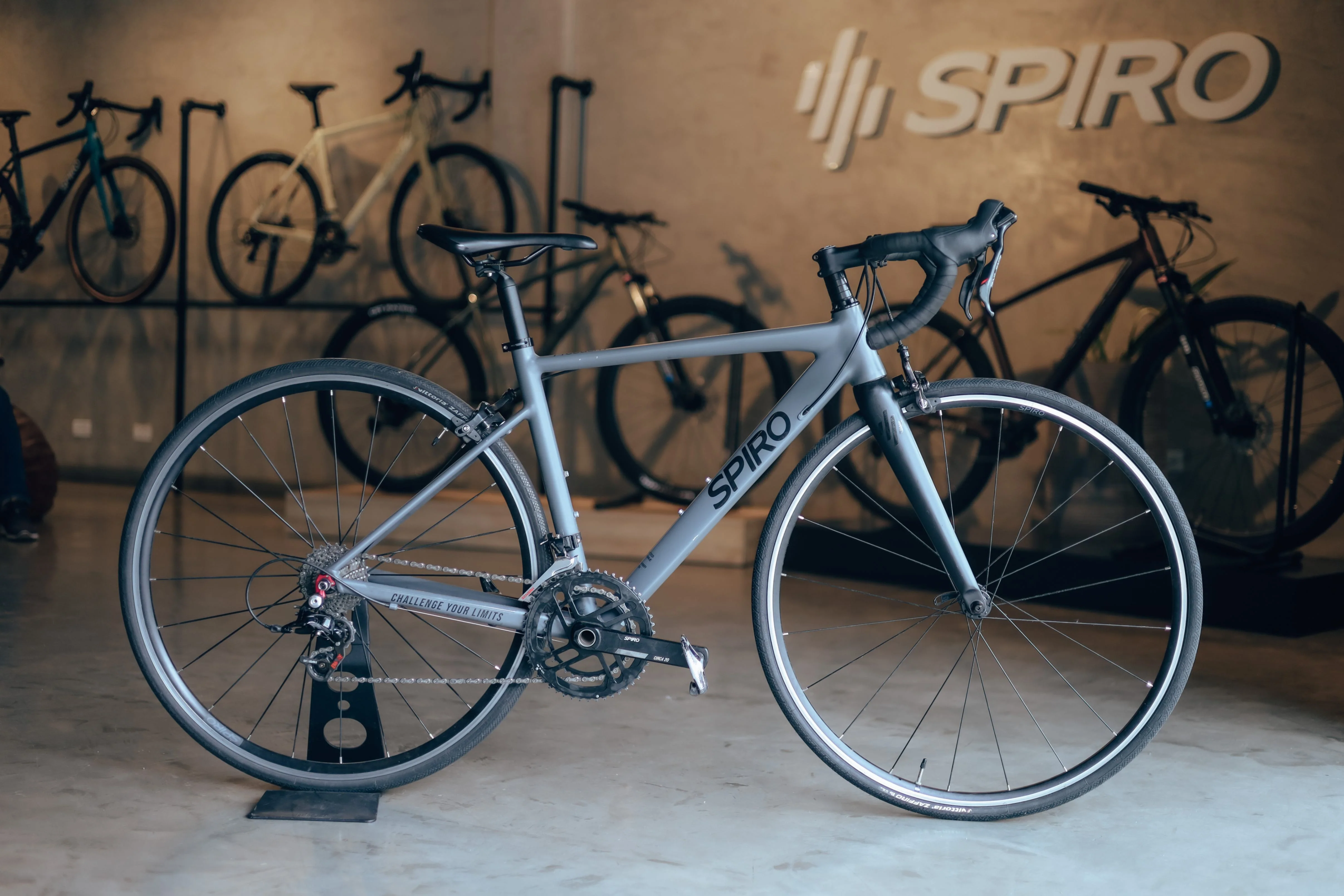 Bicicleta de ruta SPIRO FREEDOM en aluminio con tenedor en carbono talla XS - USADA
